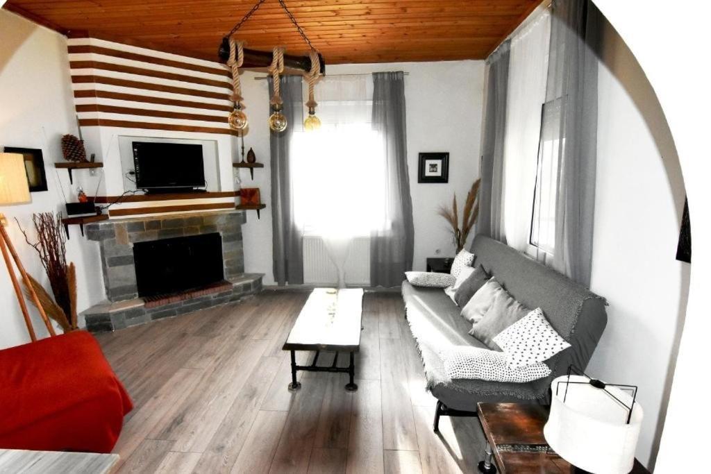 Casa Katina , Villa In Lagana, Agrilia Area Лаганас Екстериор снимка